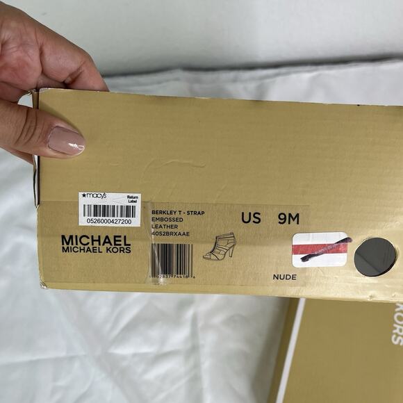 Michael Kors Berkley T-strap Embossed Leather Sandals size 9M, Casual, Formal - Picture 5 of 9